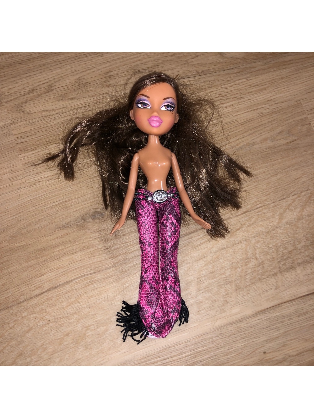 VINTAGE BRATZ 2005 MGA WELCOME TO FABULOUS YASMIN DOLL WITH PANTS PINK